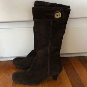 Waterproof suede boots